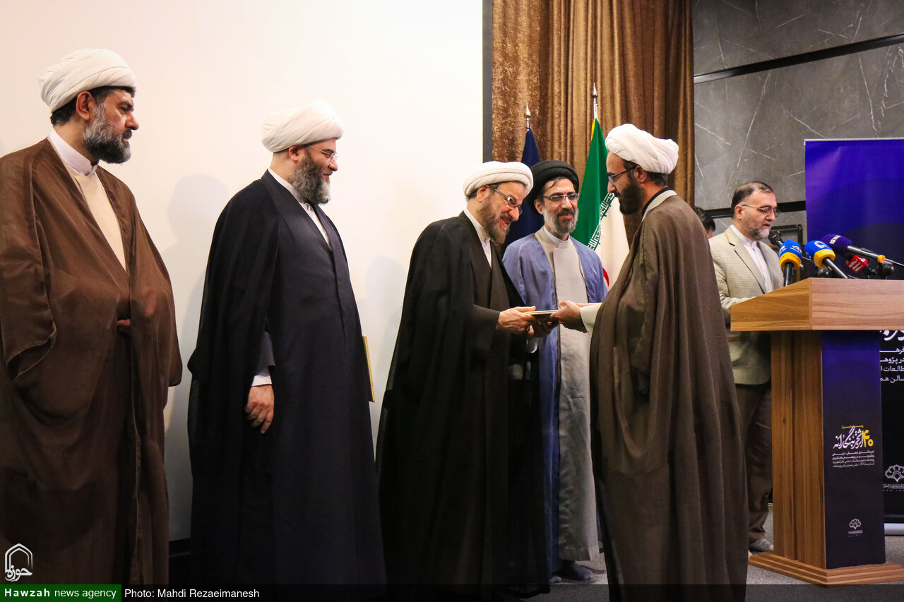 آیین رونمایی از مجموعه ۴۰ جلدی تجربه‌نگاری فرهنگی تبلیغی